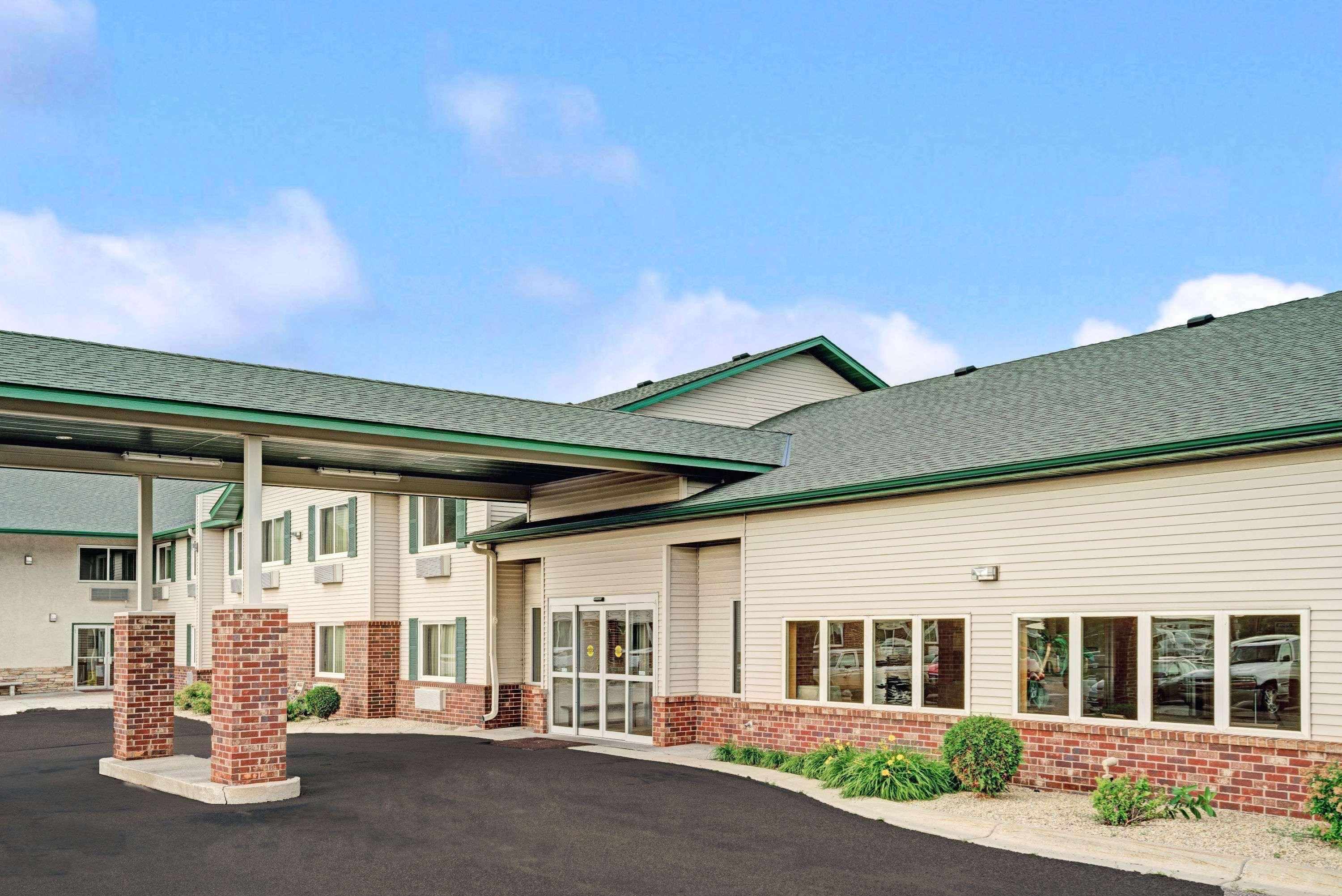 Super 8 By Wyndham Rogers Minnesota Экстерьер фото